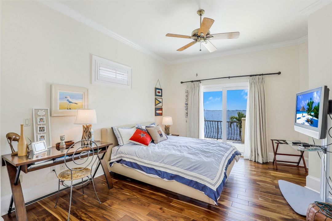 518 Coral Dr, Cape Coral, FL 33904