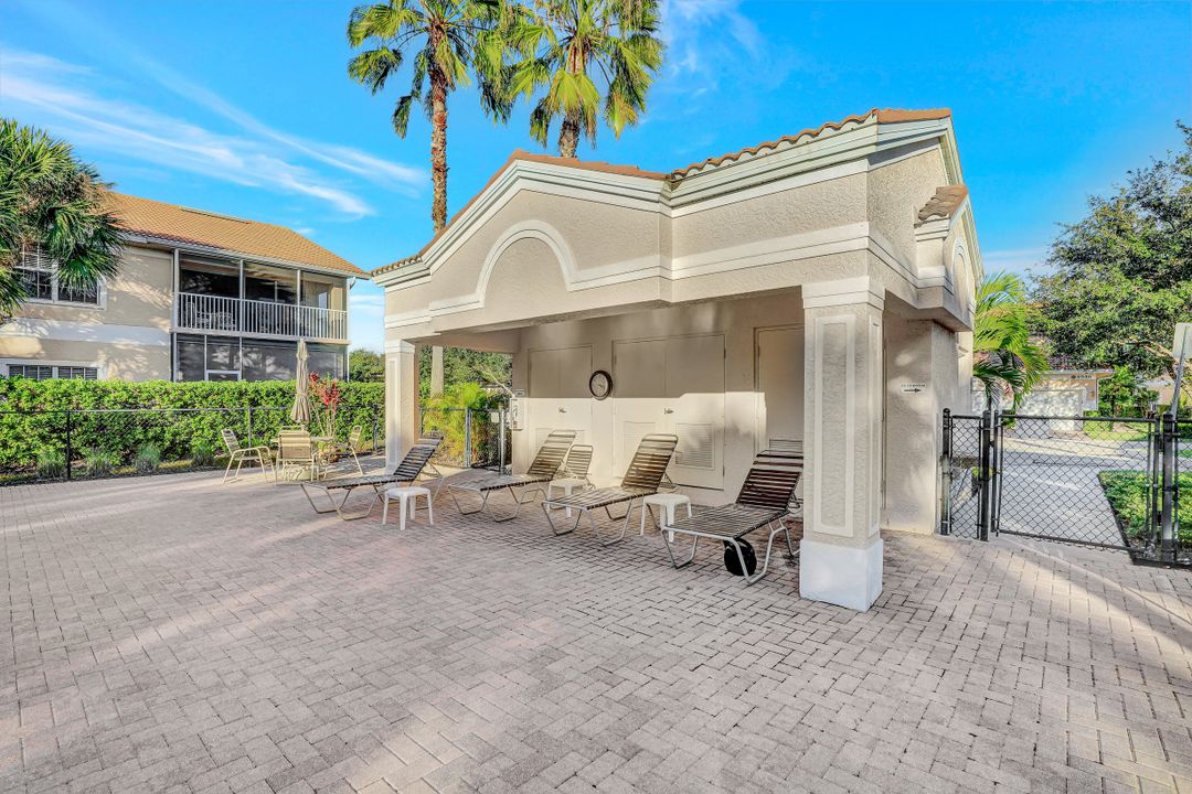 6325 Lexington Ct, Naples, FL 34110