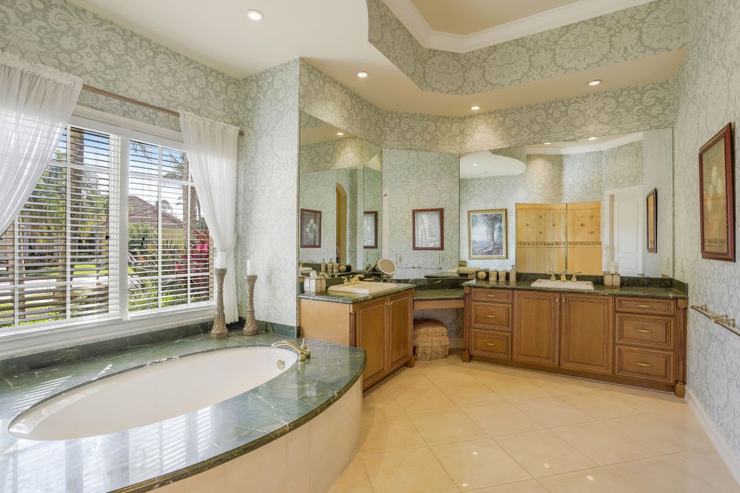 7417 Treeline Dr, Naples, FL 34119