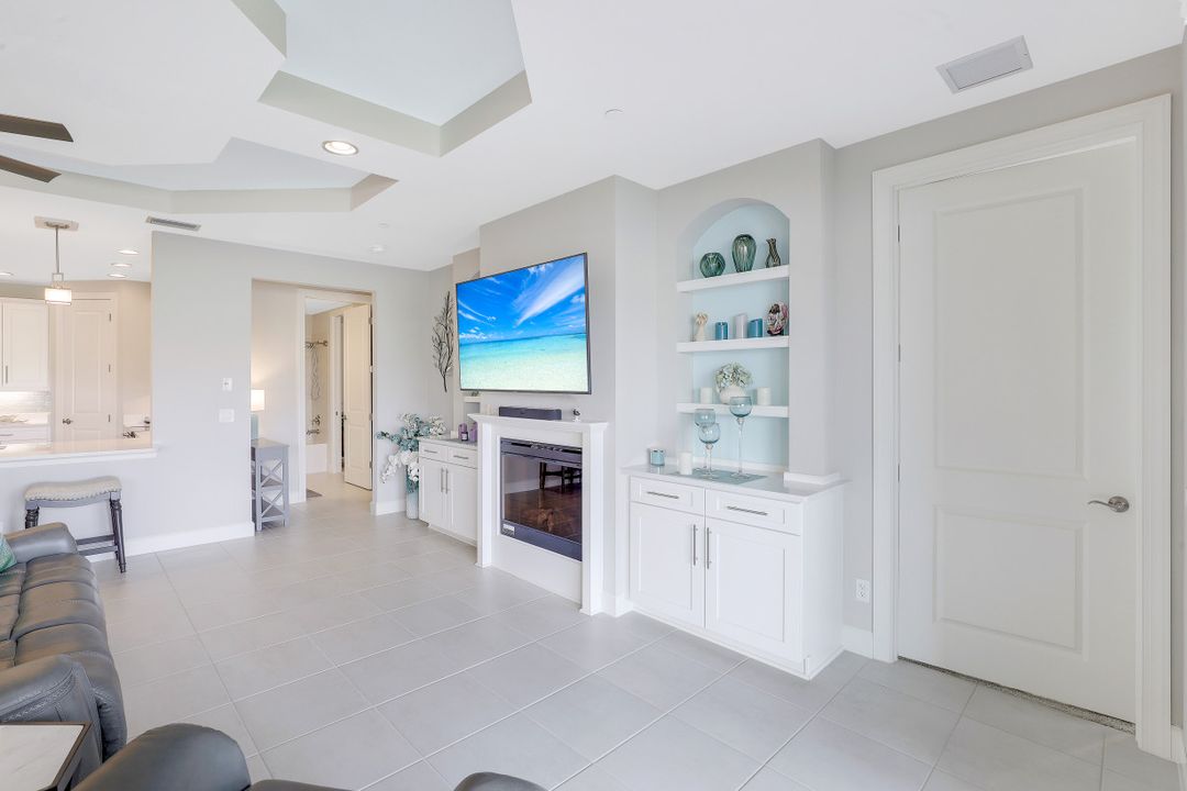 9650 Montelanico Loop #102, Naples, FL 34119