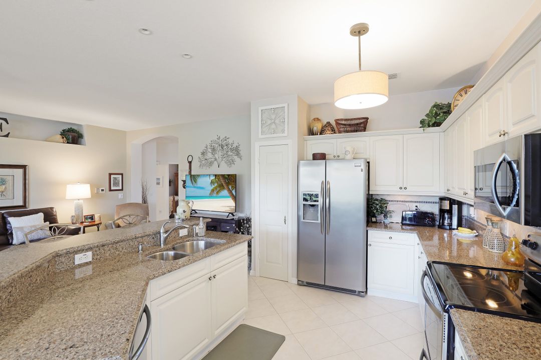 5650 Northboro Dr #101, Naples, FL 34110