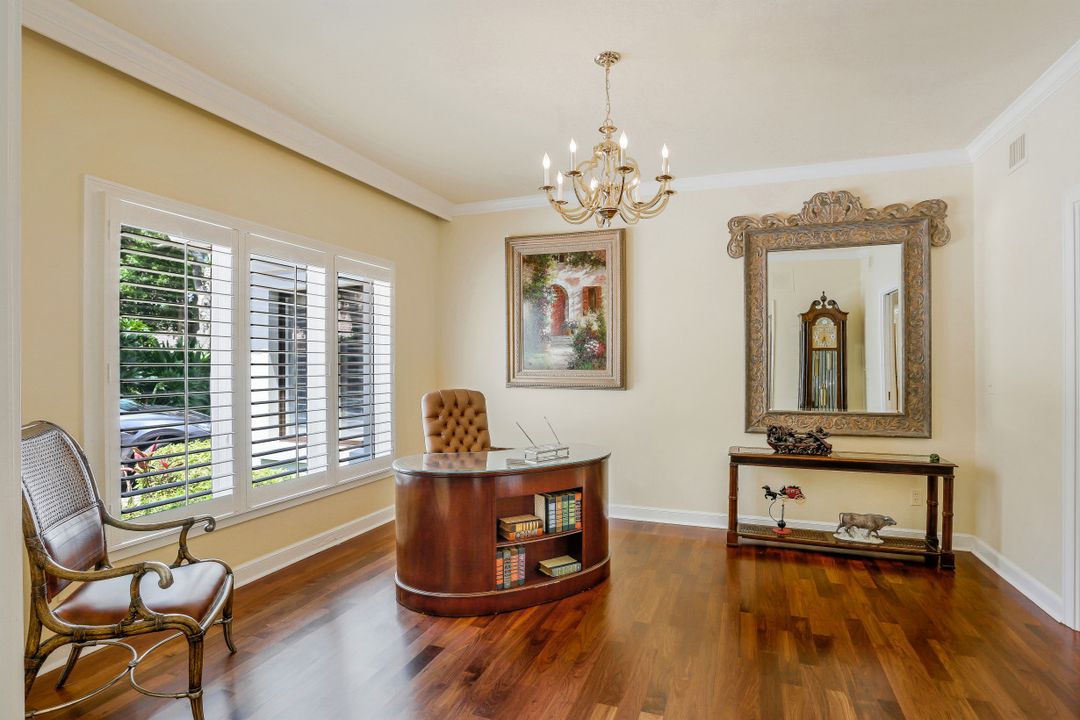 726 Bay Tree Ct, Naples, FL 34108