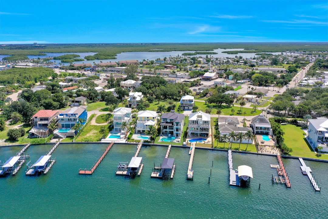 815 San Carlos Dr, Fort Myers Beach, FL 33931