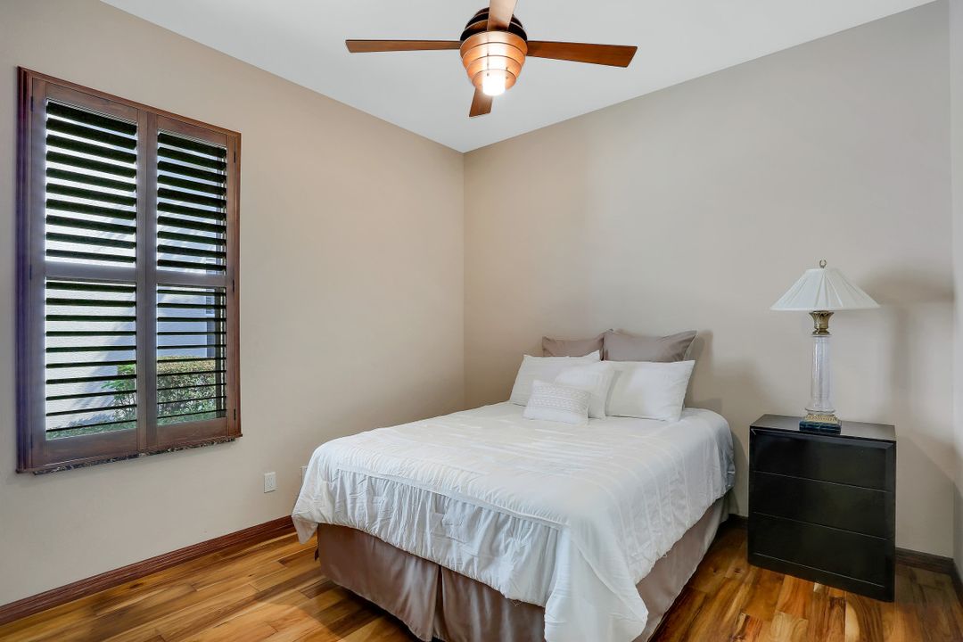 6615 Chestnut Cir, Naples, FL 34109