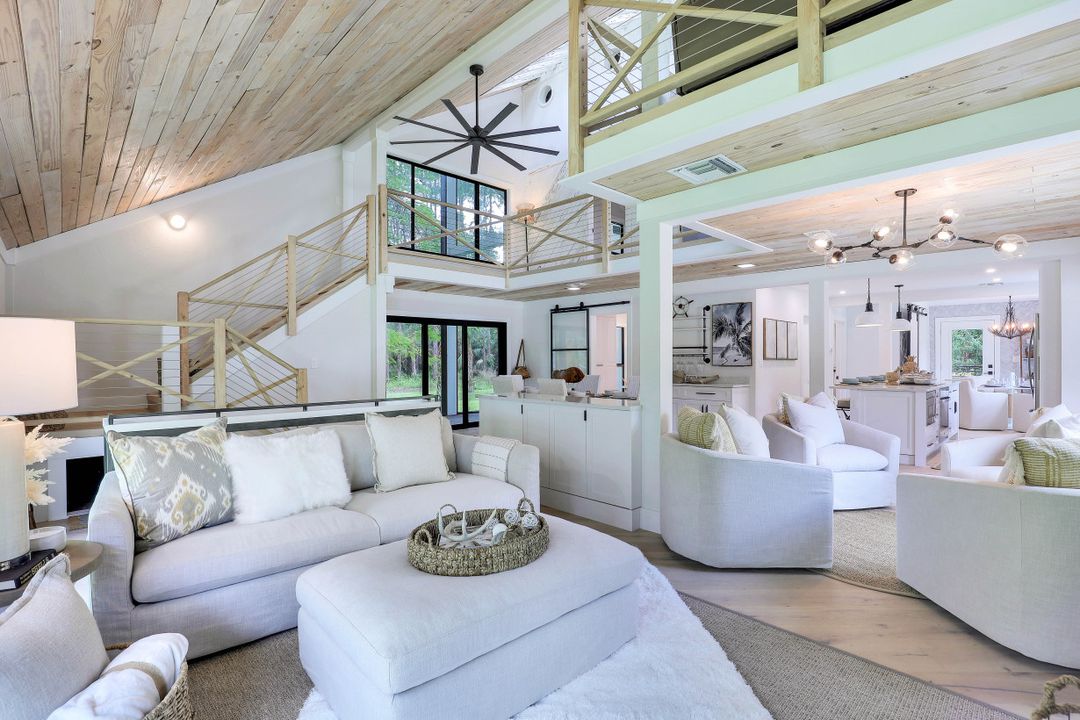 5019 Hawthorn Woods Way, Naples, FL 34116