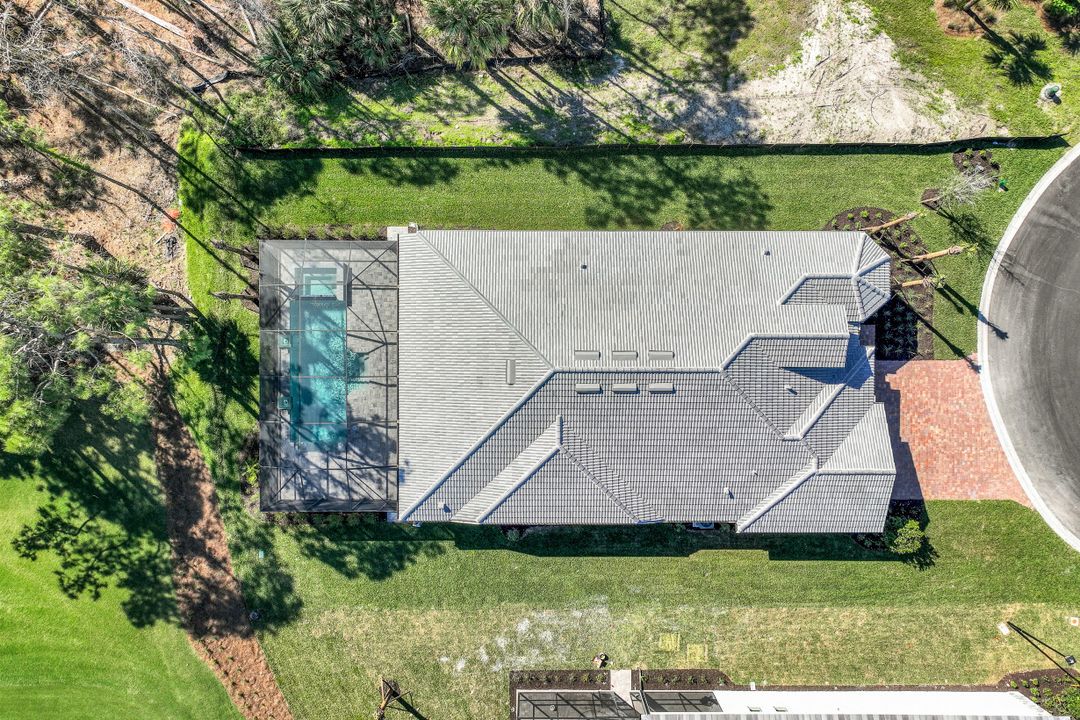 9528 Curlew Dr, Naples, FL 34120