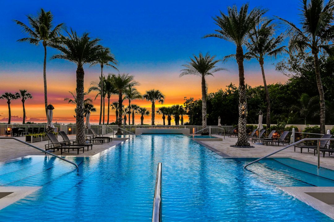 11125 Gulf Shore Dr #701, Naples, FL 34108