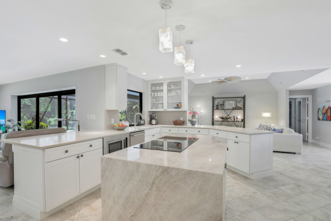 2201 Noble Ct, Naples, FL 34110