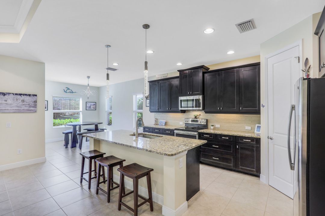 3771 Canopy Cir, Naples, FL 34120