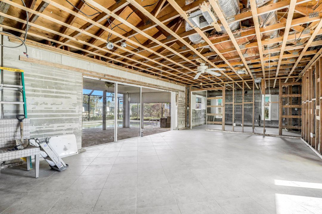 9 Sunview Blvd, Fort Myers Beach, FL 33931