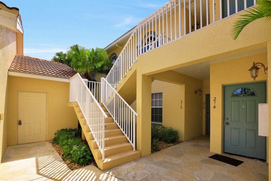2120 Cay Lagoon Dr #223, Naples, FL 34109