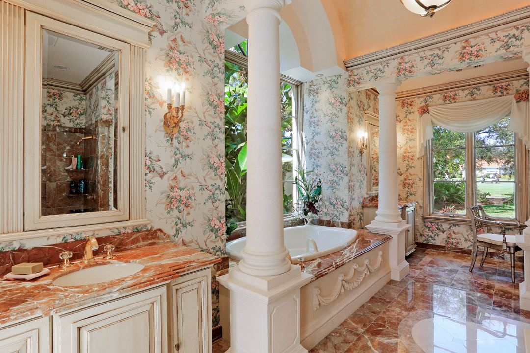 185 Cheshire Way, Naples, FL 34110