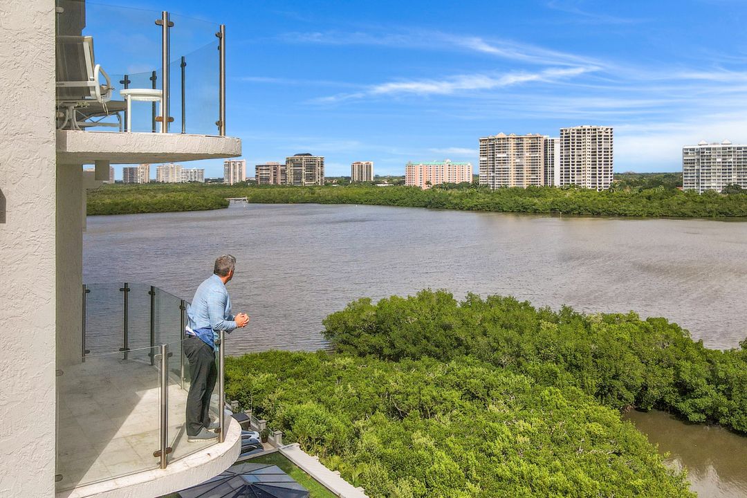 10 Seagate Dr #6S, Naples, FL 34103