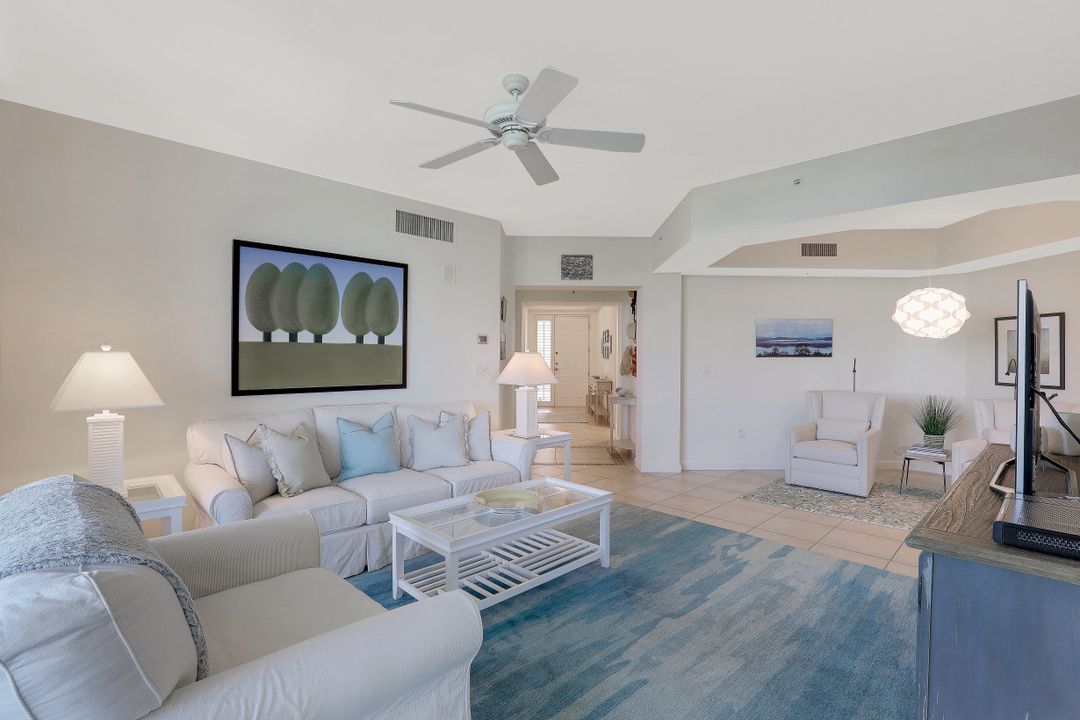 300 Dunes Blvd #Unit 305, Naples, FL 34110