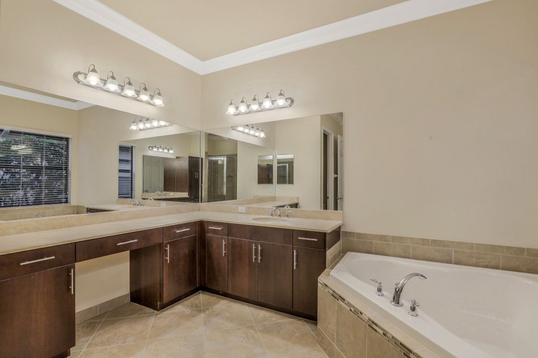 3192 Pacific Dr, Naples, FL 34119