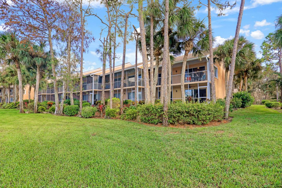 2348 Hidden Lake Dr #702, Naples, FL 34112