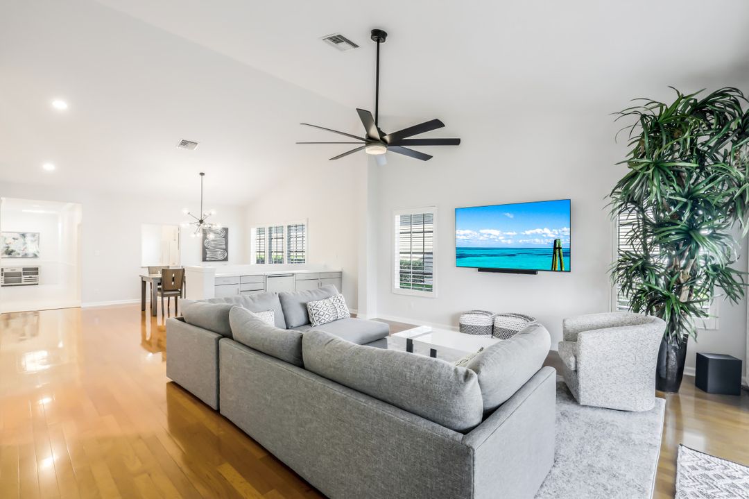 46 Golf Cottage Dr, Naples, FL 34105