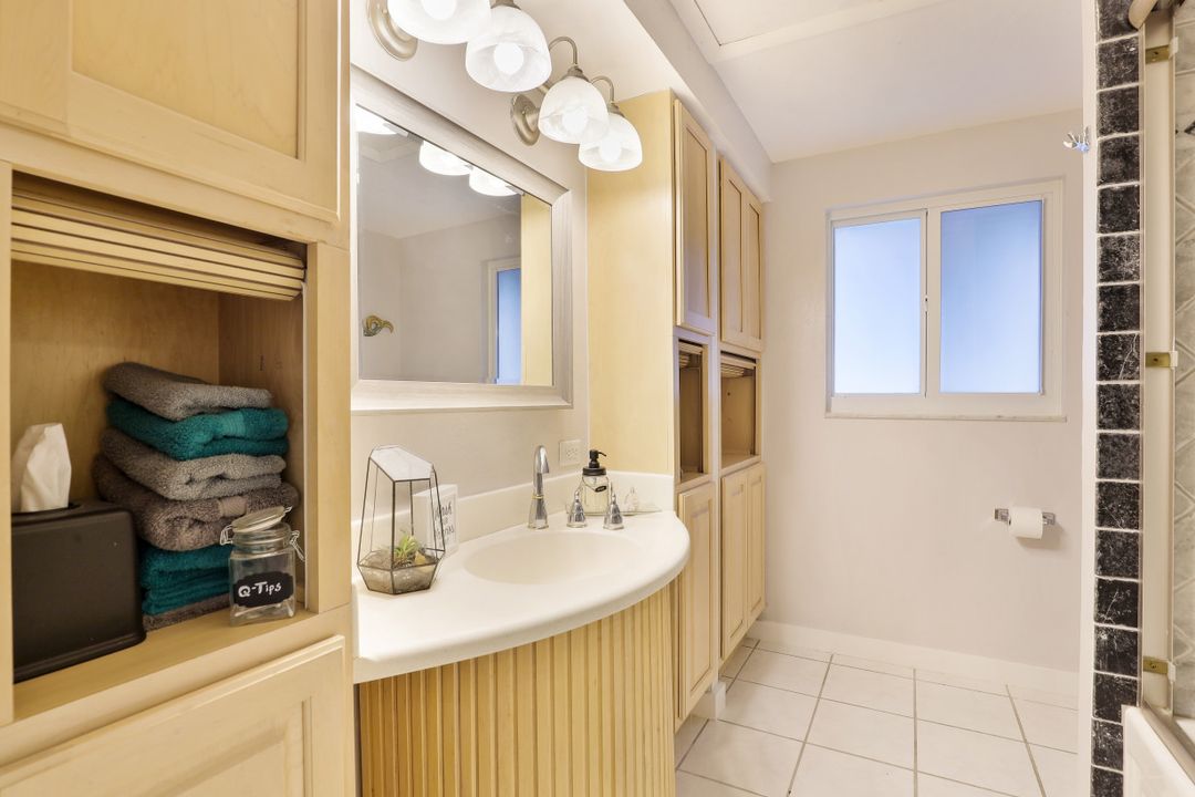 8719 Crest Ln, Fort Myers, FL 33907