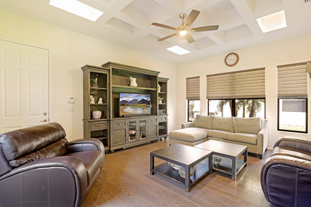 2760 Crystal Way, Naples, FL 34119