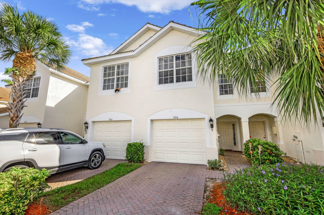 996 Hampton Cir, Naples, FL 34105