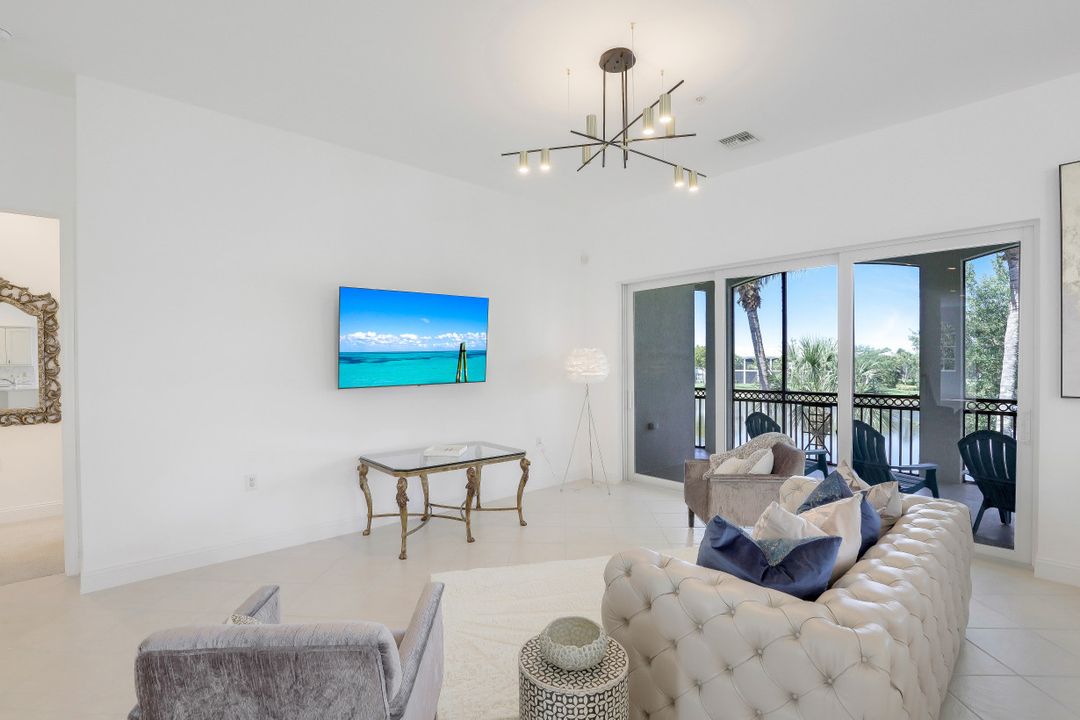 9263 Museo Cir #204, Naples, FL 34114