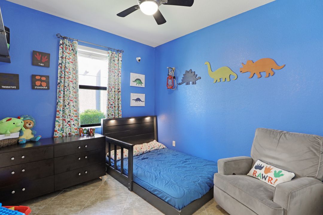 9231 Shadow Oak Ln, Naples, FL 34120