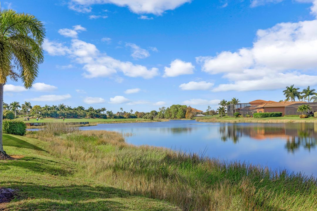 7417 Treeline Dr, Naples, FL 34119