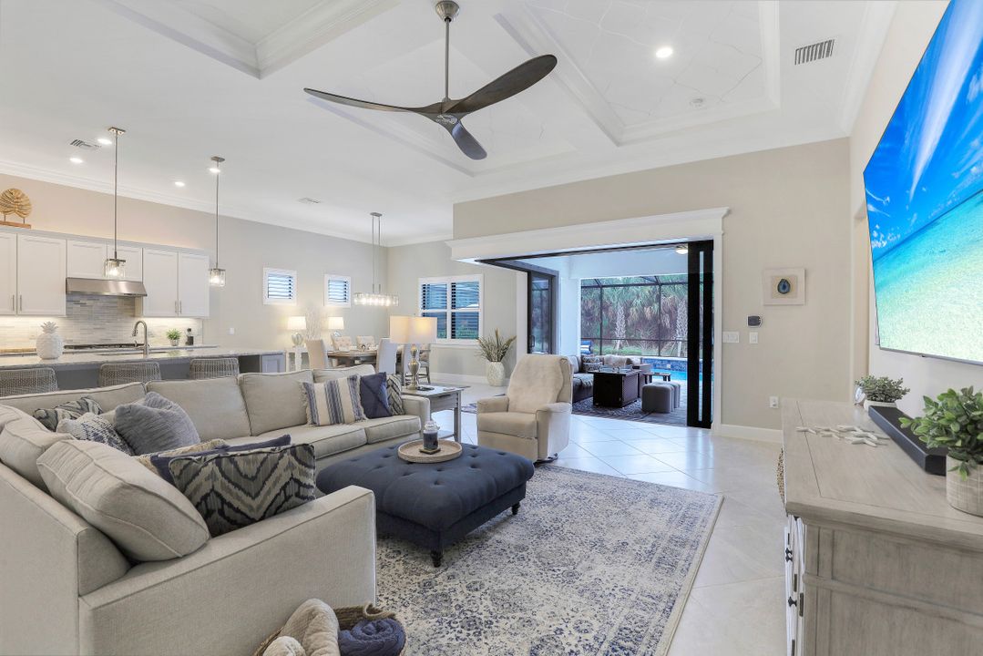 9483 Greyhawk Trl, Naples, FL 34120