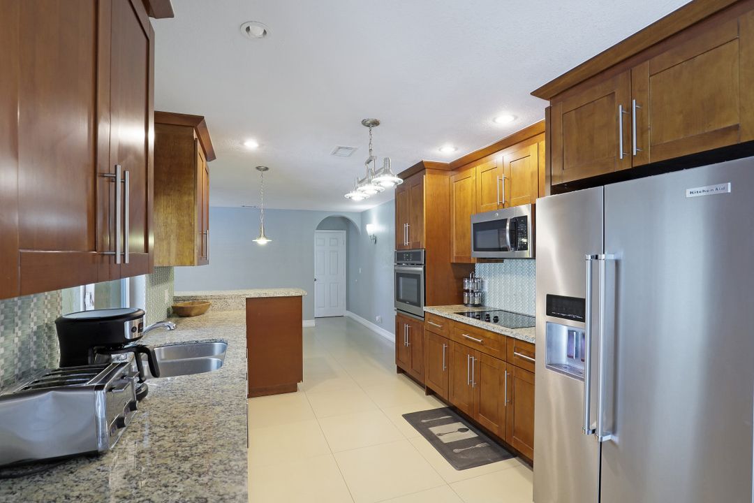 541 S Heathwood Dr, Marco Island, FL 34145