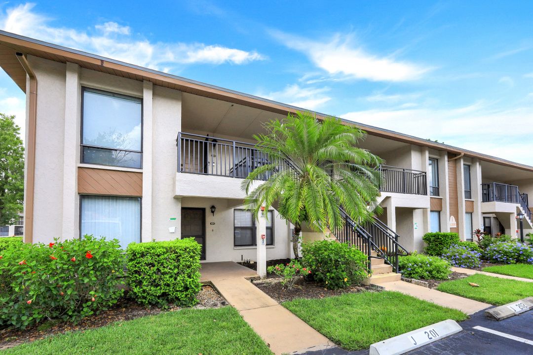 1208 Commonwealth Cir #J-202, Naples, FL 34116