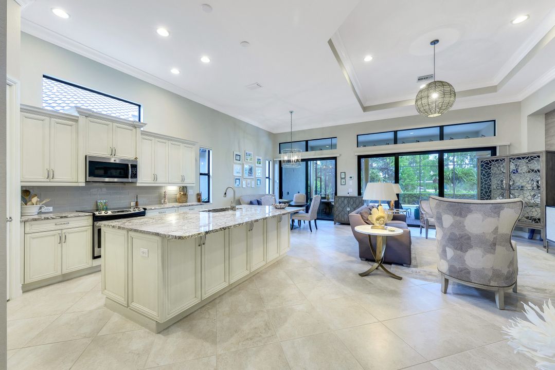 7375 Lantana Cir, Naples, FL 34119