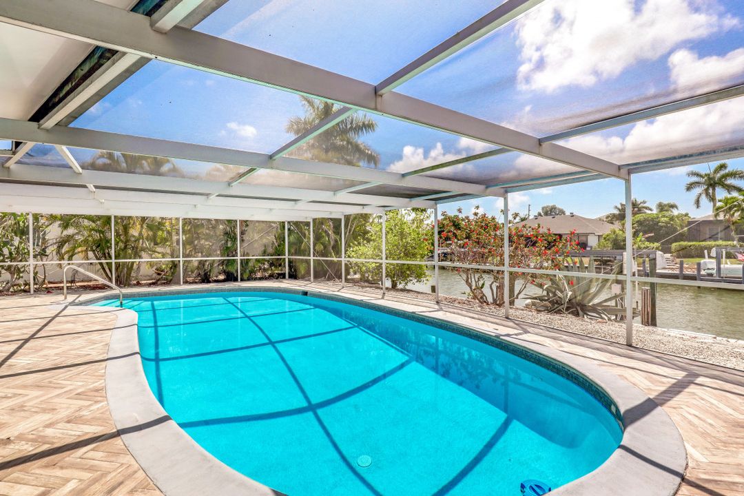 288 Grapewood Ct, Marco Island, FL 34145