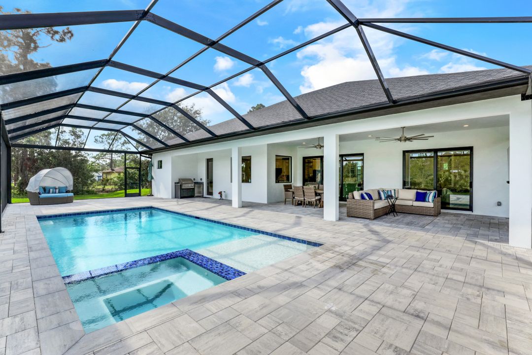 2088 Oakes Blvd, Naples, FL 34119