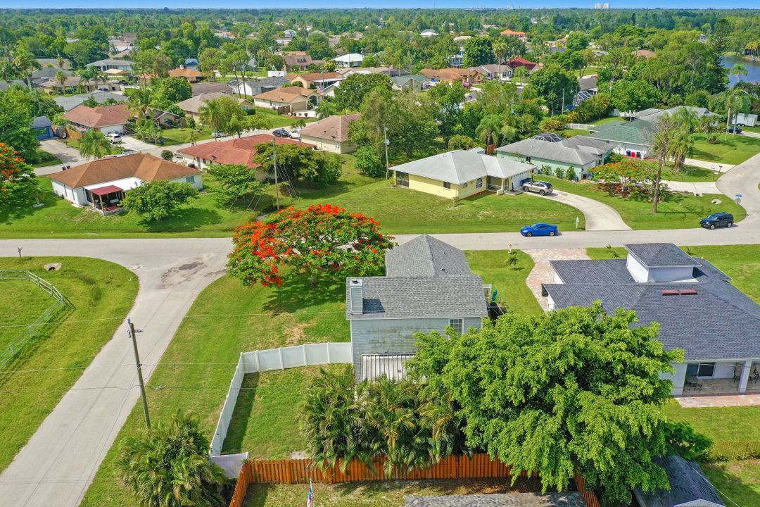 8365 Tahiti Rd, Fort Myers, FL 33967