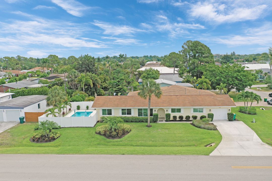 701 93rd Ave N, Naples, FL 34108