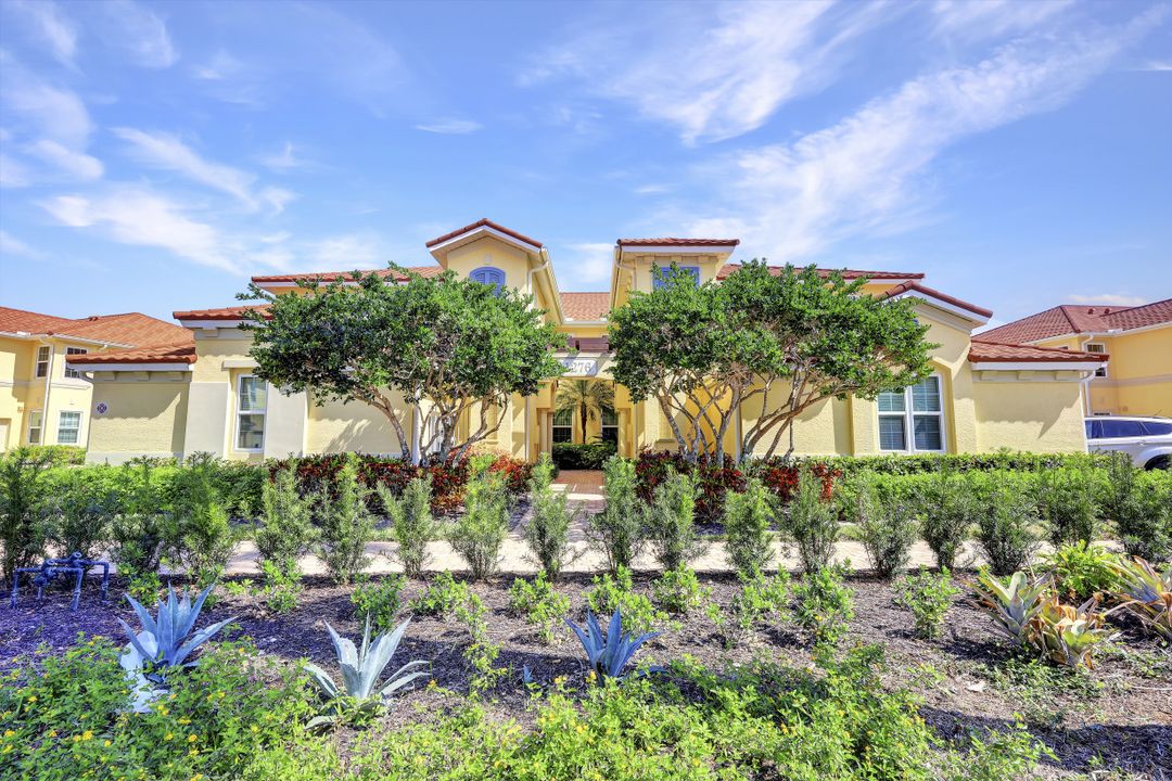 1276 Rialto Way #101, Naples, FL 34114