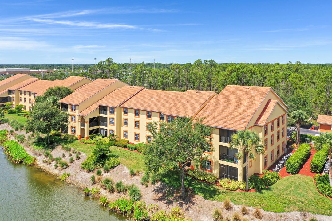 7925 Preserve Cir #315, Naples, FL 34119