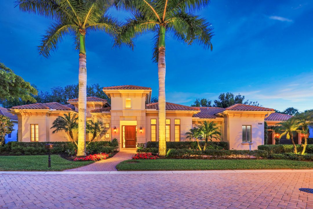 2086 Torino Way, Naples, FL 34105