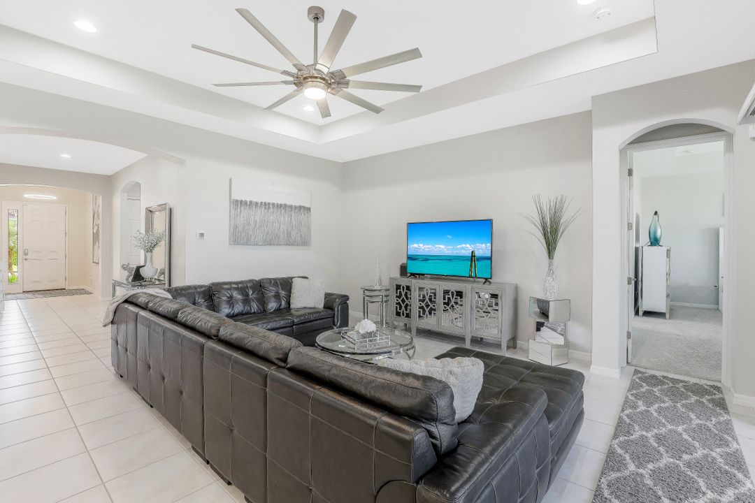 3001 Sunset Pointe Cir, Cape Coral, FL 33914