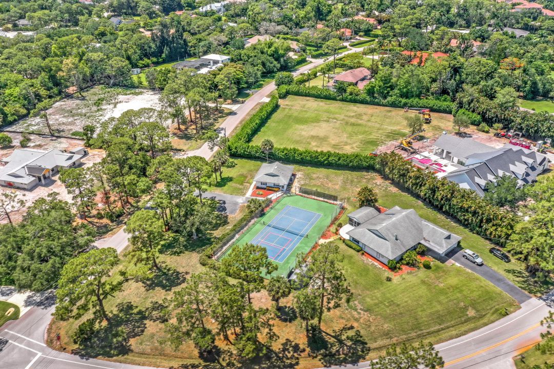 427 Ridge Ct, Naples, FL 34108