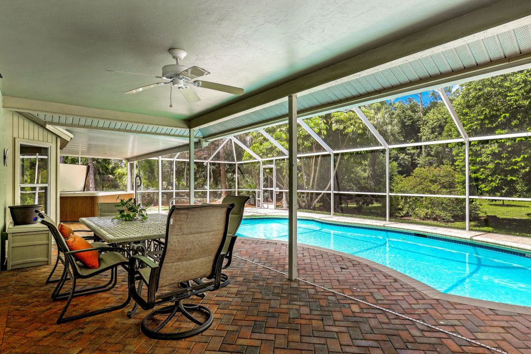 1561 Logan Ct, Naples, FL 34116