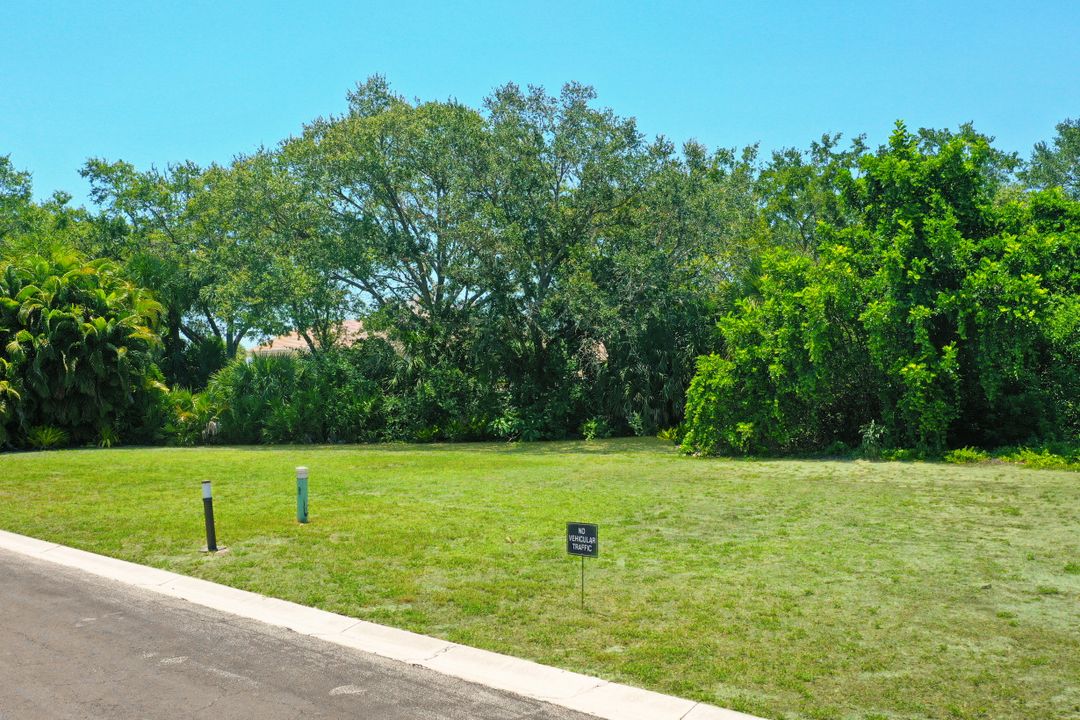 25350 Goldcrest Dr, Bonita Springs, FL 34134