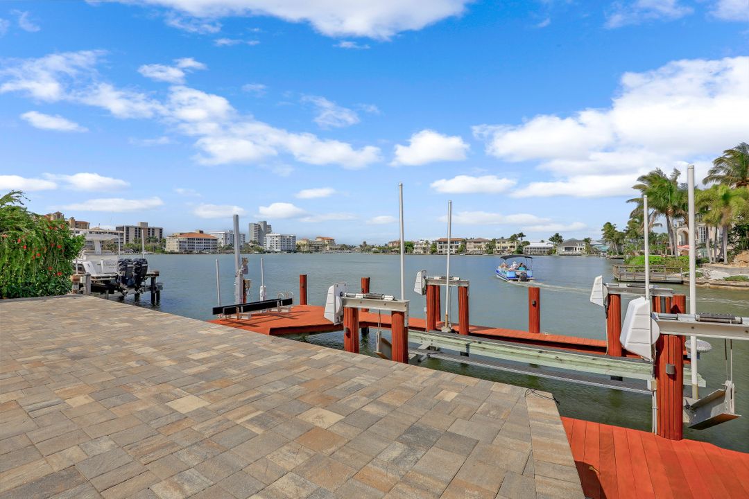 343 Oak Ave, Naples, FL 34108