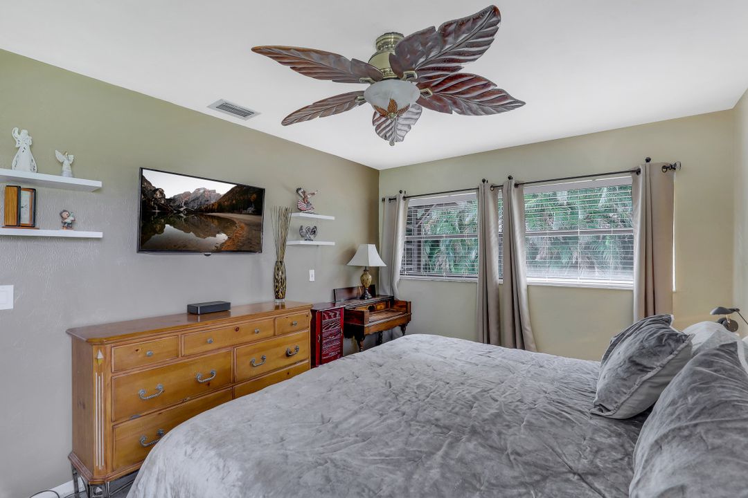 2091 Pine Isle Ln, Naples, FL 34112