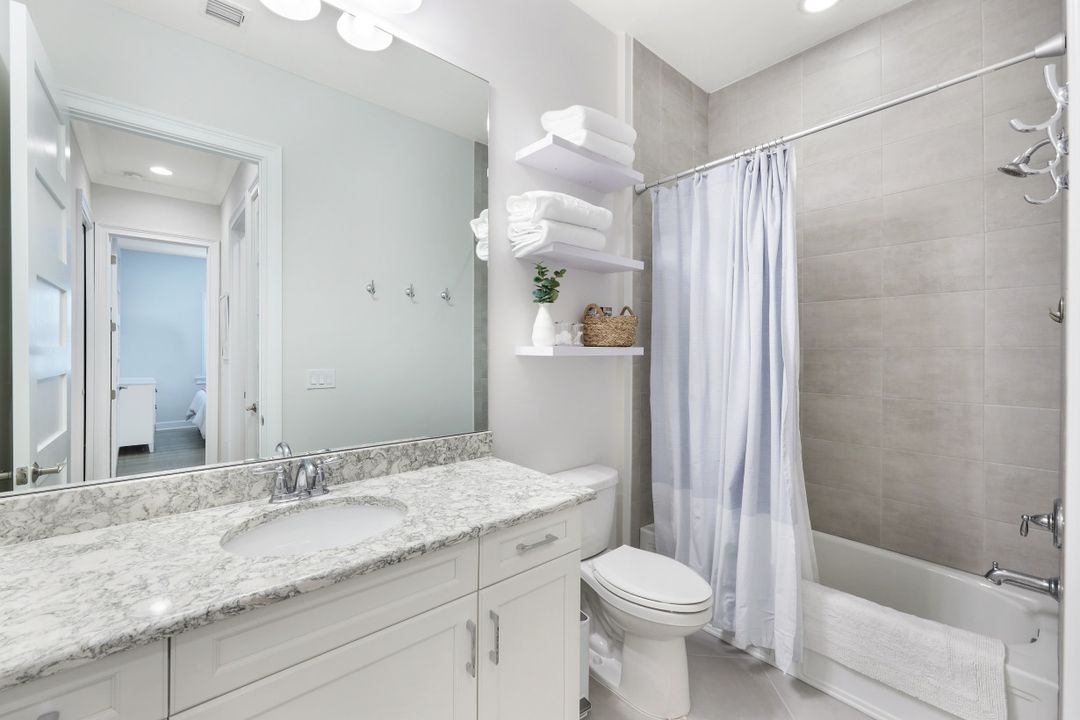 6295 Arriba Ave, Naples, FL 34113