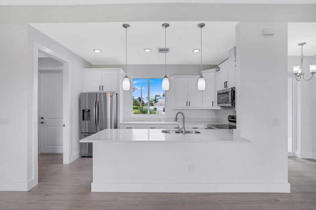 1340 S Gator Cir, Cape Coral, FL 33909