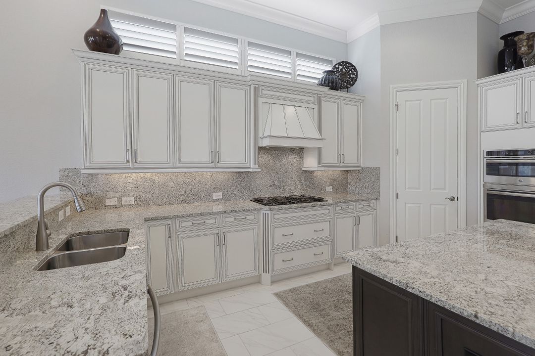 7450 Lantana Cir, Naples, FL 34119