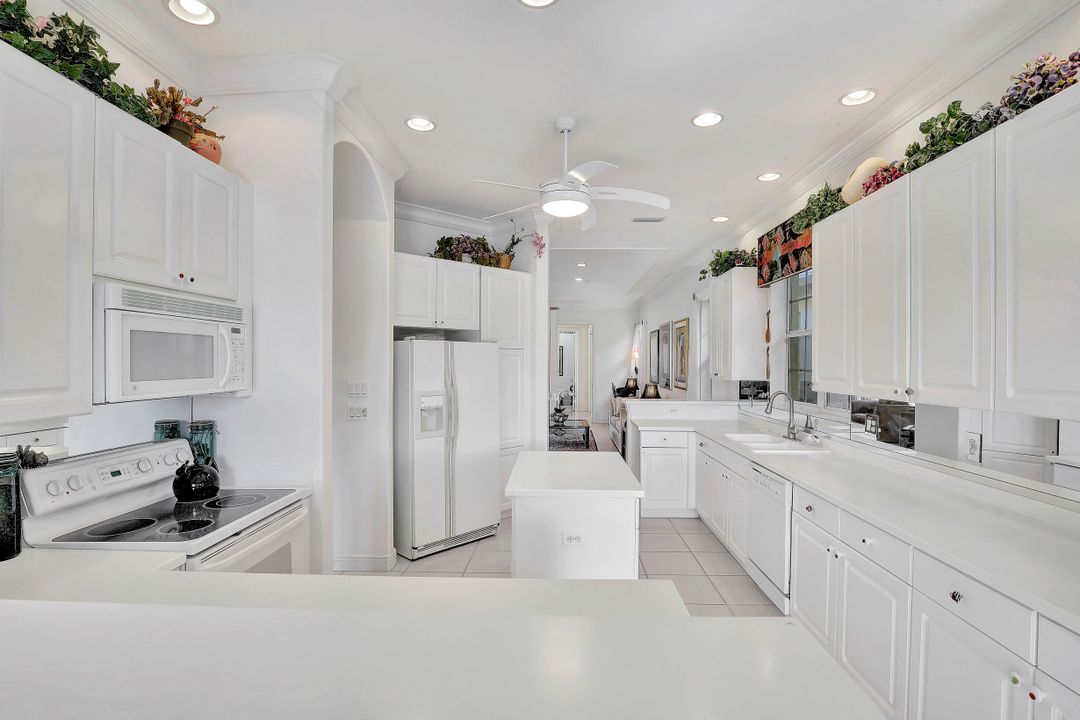 112 April Sound Dr, Naples, FL 34119