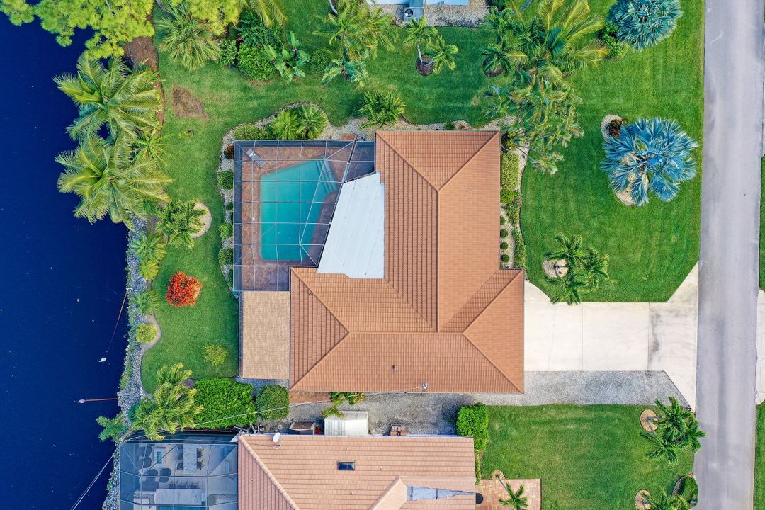 989 E Valley Dr, Bonita Springs, FL 34134