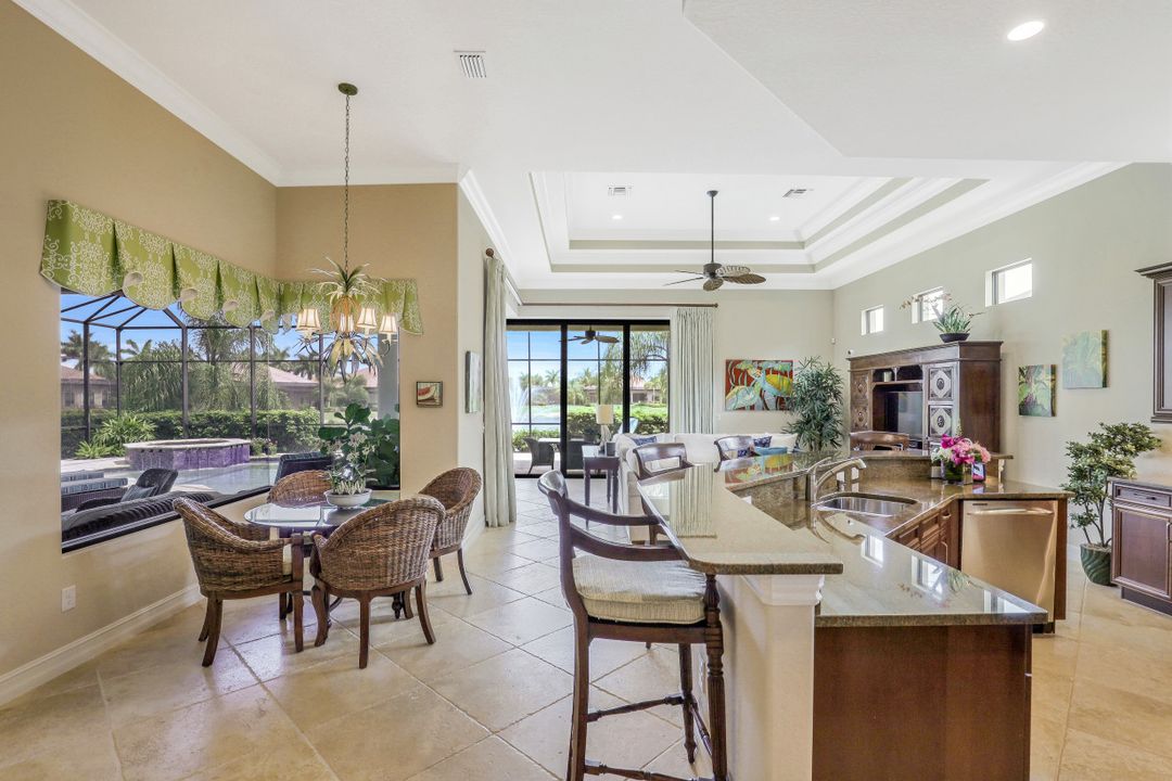 6512 Costa Cir, Naples, FL 34113